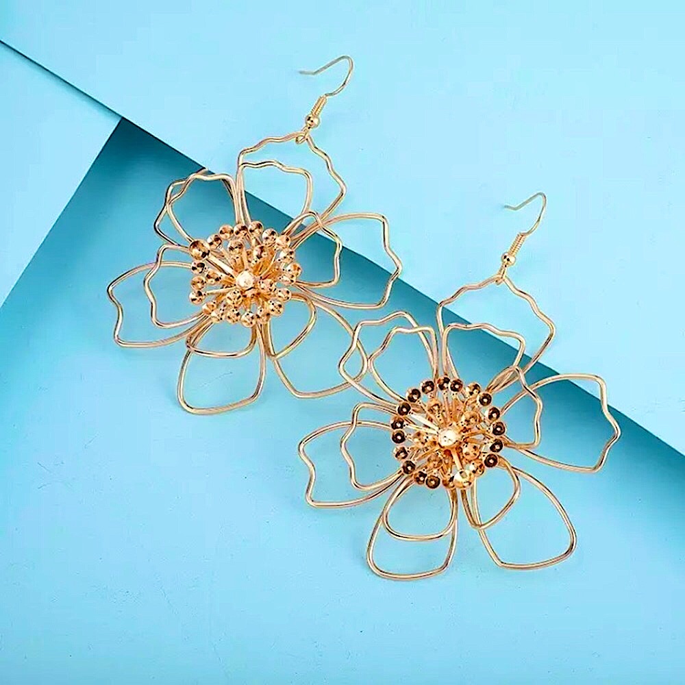 ⚜️[𝟯/$𝟮𝟴]⚜️Oversized Gold Flower Earrings NEW - Picture 4 of 8